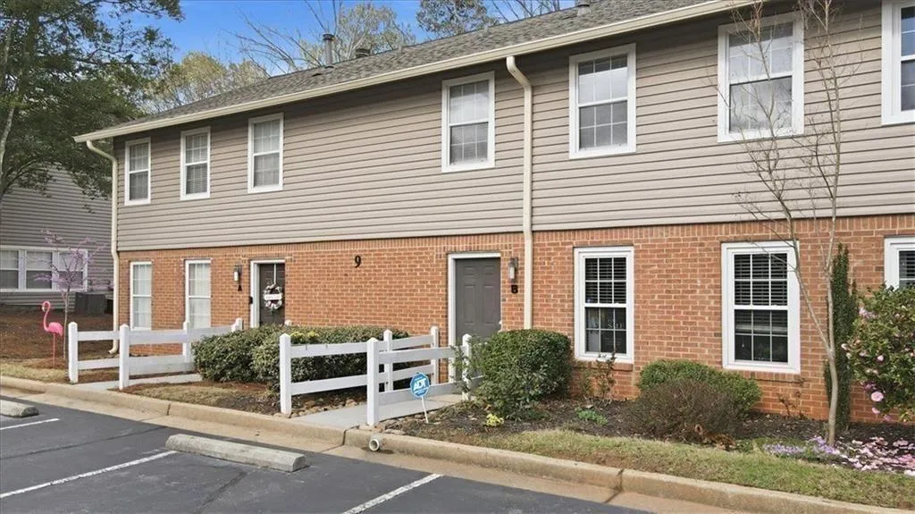 7750 Roswell Road Unit 9b, Sandy Springs, Georgia 30350, 3 Bedrooms Bedrooms, ,2 BathroomsBathrooms,Residential,For Sale,7750 Roswell Road Unit 9b,7734287