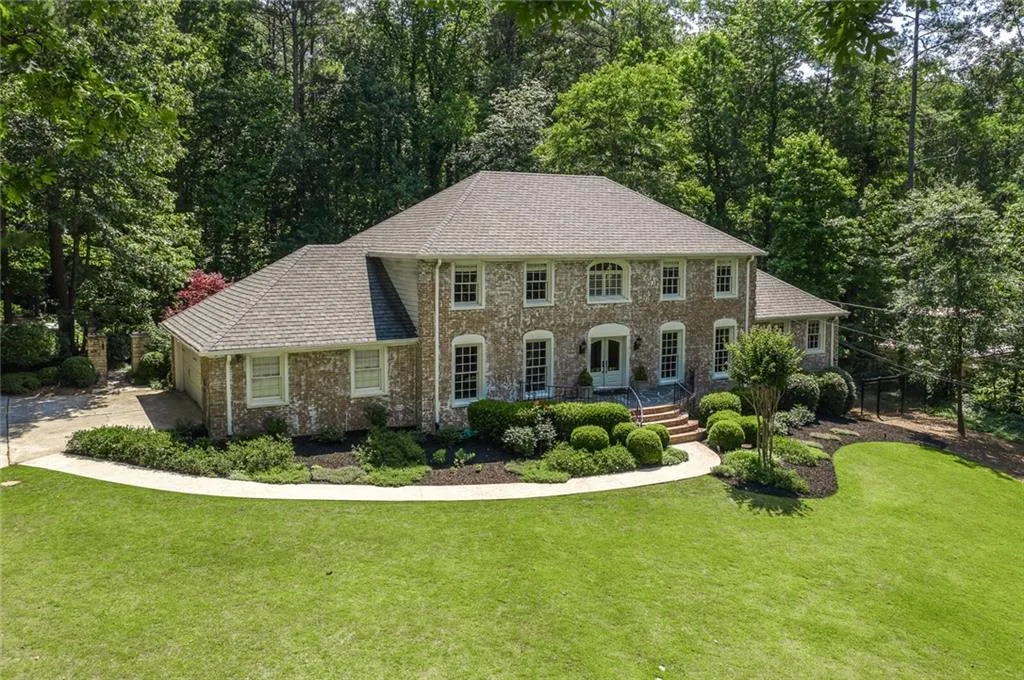5655 Lake Island Drive, Sandy Springs, Georgia 30327, 6 Bedrooms Bedrooms, ,5 BathroomsBathrooms,Residential,Sold,5655 Lake Island Drive,6727347