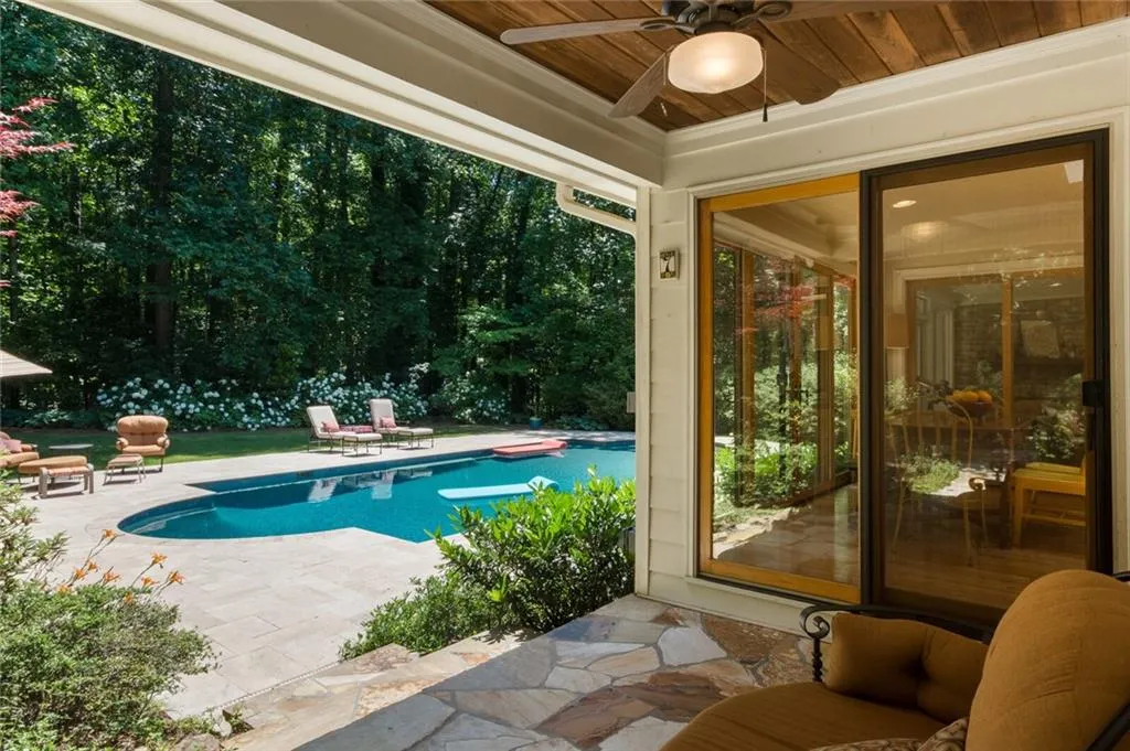 5655 Lake Island Drive, Sandy Springs, Georgia 30327, 6 Bedrooms Bedrooms, ,5 BathroomsBathrooms,Residential,Sold,5655 Lake Island Drive,6727347