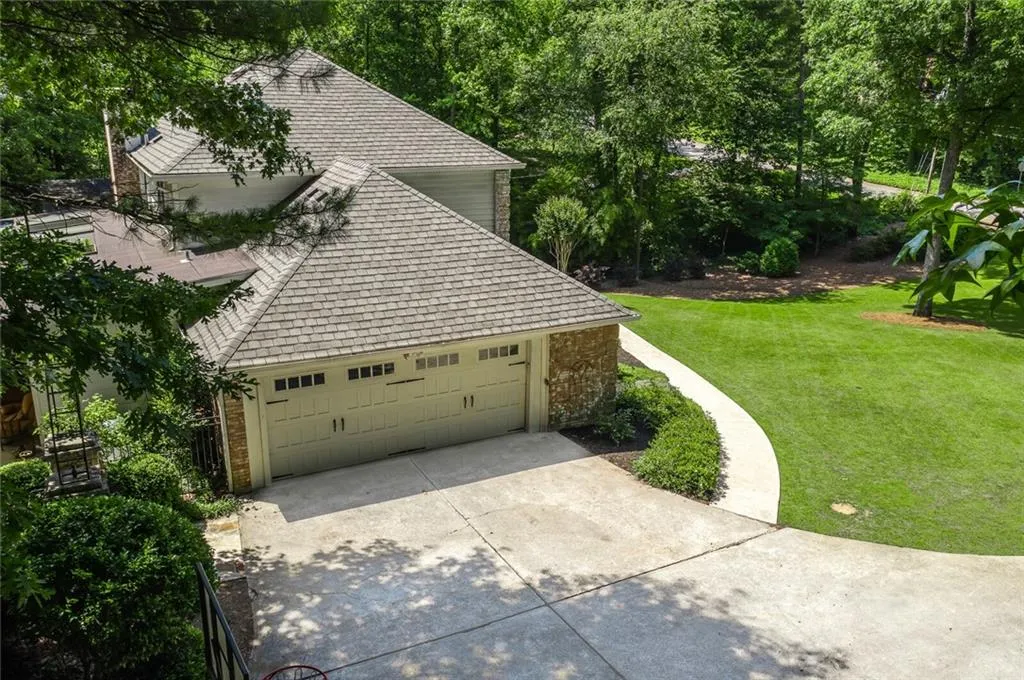 5655 Lake Island Drive, Sandy Springs, Georgia 30327, 6 Bedrooms Bedrooms, ,5 BathroomsBathrooms,Residential,Sold,5655 Lake Island Drive,6727347