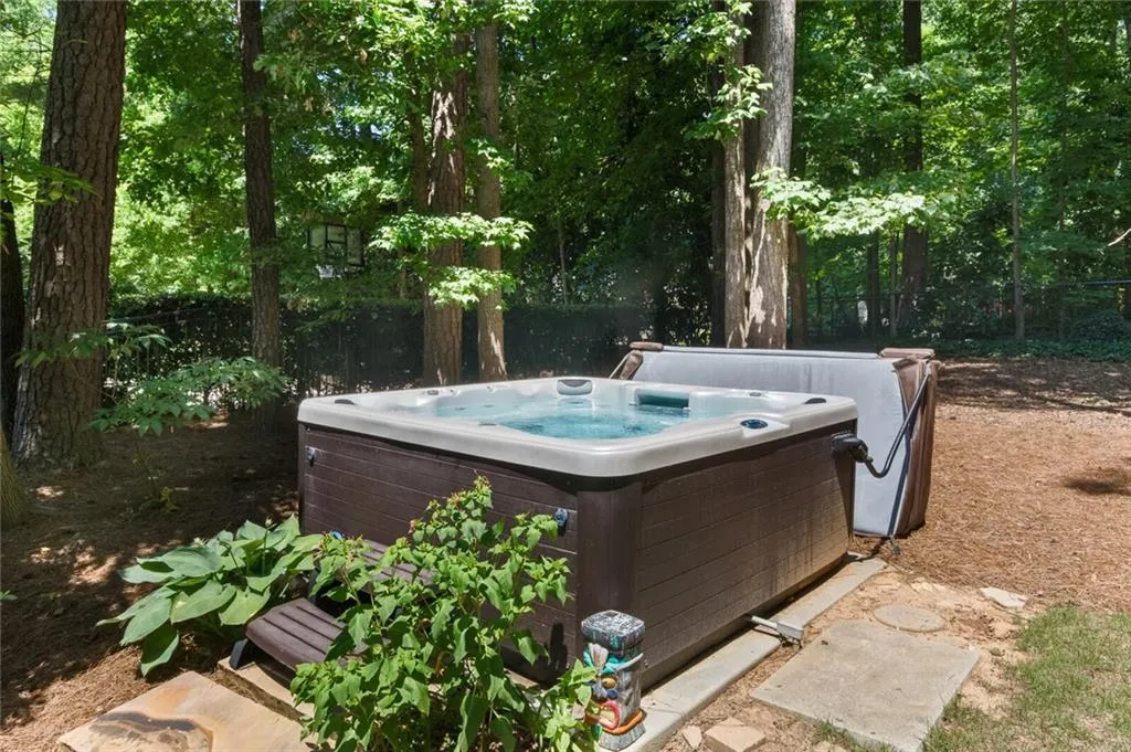 5655 Lake Island Drive, Sandy Springs, Georgia 30327, 6 Bedrooms Bedrooms, ,5 BathroomsBathrooms,Residential,Sold,5655 Lake Island Drive,6727347