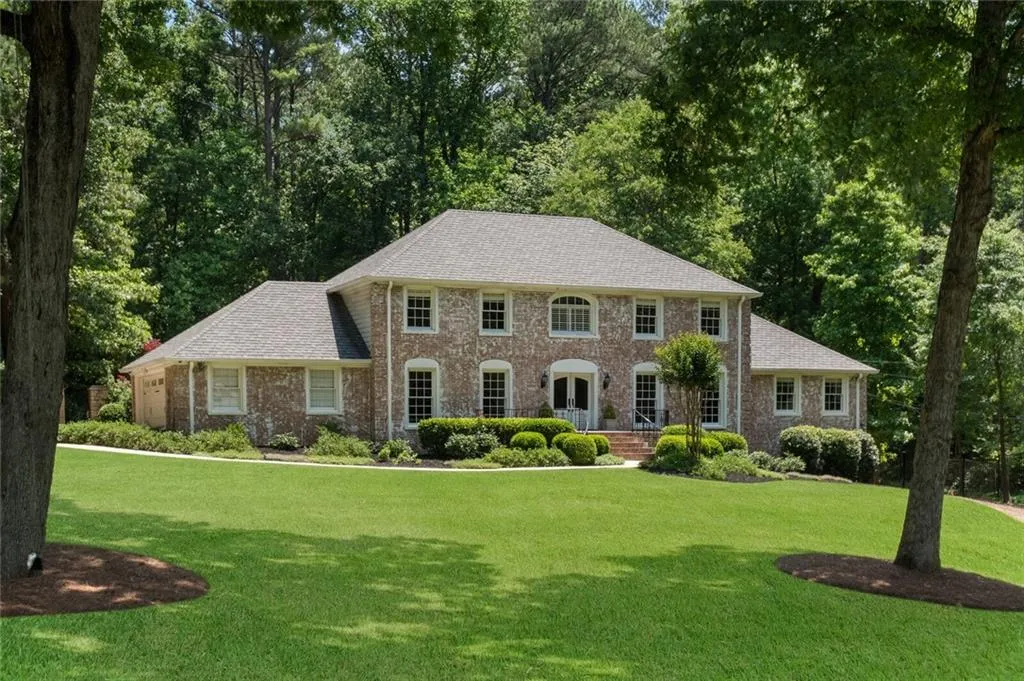 5655 Lake Island Drive, Sandy Springs, Georgia 30327, 6 Bedrooms Bedrooms, ,5 BathroomsBathrooms,Residential,Sold,5655 Lake Island Drive,6727347