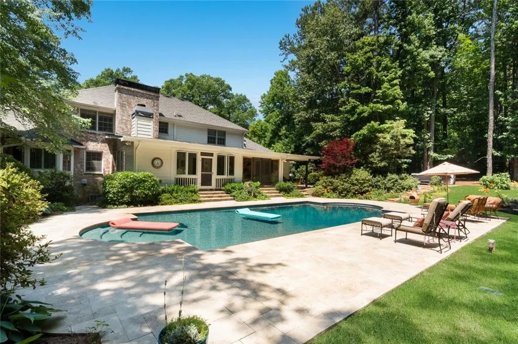 5655 Lake Island Drive, Sandy Springs, Georgia 30327, 6 Bedrooms Bedrooms, ,5 BathroomsBathrooms,Residential,Sold,5655 Lake Island Drive,6727347