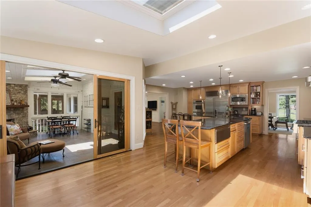 5655 Lake Island Drive, Sandy Springs, Georgia 30327, 6 Bedrooms Bedrooms, ,5 BathroomsBathrooms,Residential,Sold,5655 Lake Island Drive,6727347