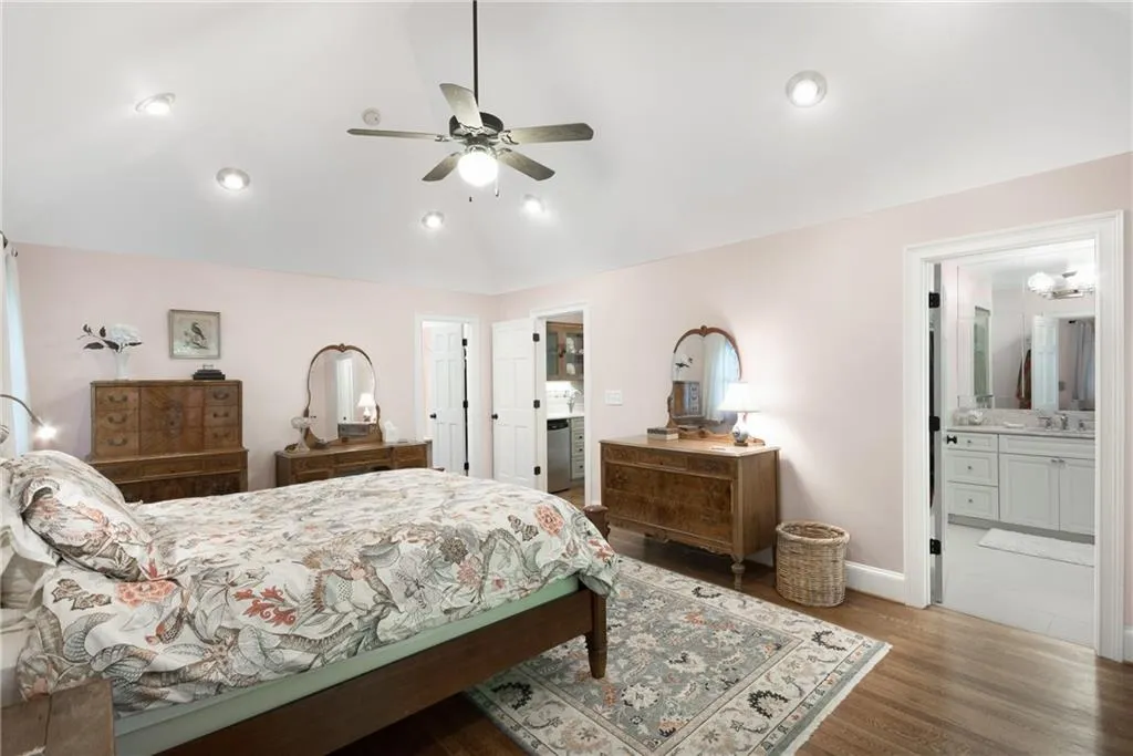 5655 Lake Island Drive, Sandy Springs, Georgia 30327, 6 Bedrooms Bedrooms, ,5 BathroomsBathrooms,Residential,Sold,5655 Lake Island Drive,6727347