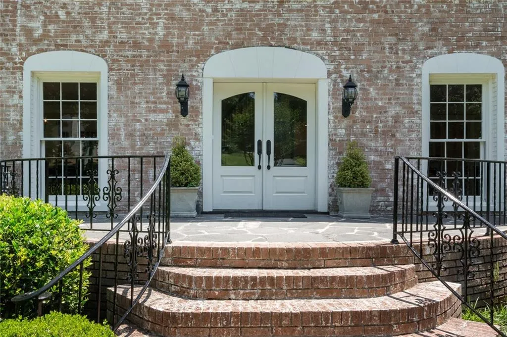 5655 Lake Island Drive, Sandy Springs, Georgia 30327, 6 Bedrooms Bedrooms, ,5 BathroomsBathrooms,Residential,Sold,5655 Lake Island Drive,6727347