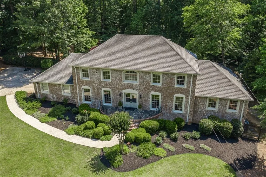 5655 Lake Island Drive, Sandy Springs, Georgia 30327, 6 Bedrooms Bedrooms, ,5 BathroomsBathrooms,Residential,Sold,5655 Lake Island Drive,6727347