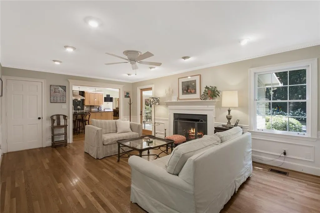 5655 Lake Island Drive, Sandy Springs, Georgia 30327, 6 Bedrooms Bedrooms, ,5 BathroomsBathrooms,Residential,Sold,5655 Lake Island Drive,6727347