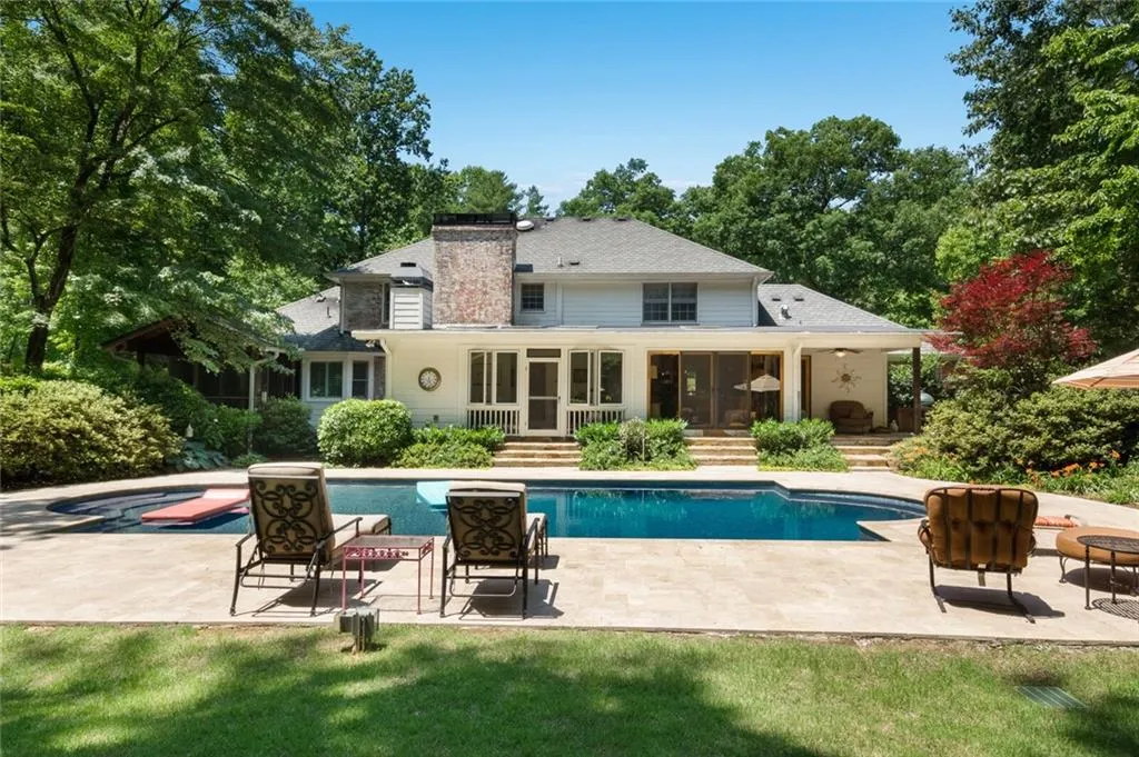 5655 Lake Island Drive, Sandy Springs, Georgia 30327, 6 Bedrooms Bedrooms, ,5 BathroomsBathrooms,Residential,Sold,5655 Lake Island Drive,6727347