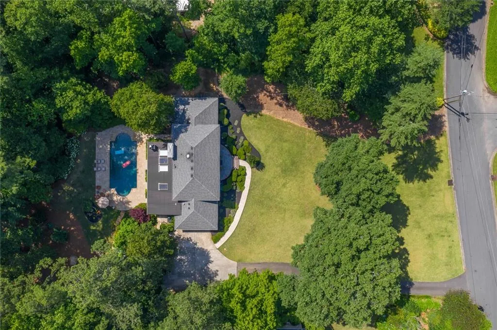 5655 Lake Island Drive, Sandy Springs, Georgia 30327, 6 Bedrooms Bedrooms, ,5 BathroomsBathrooms,Residential,Sold,5655 Lake Island Drive,6727347