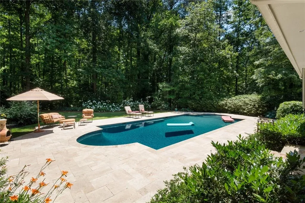5655 Lake Island Drive, Sandy Springs, Georgia 30327, 6 Bedrooms Bedrooms, ,5 BathroomsBathrooms,Residential,Sold,5655 Lake Island Drive,6727347