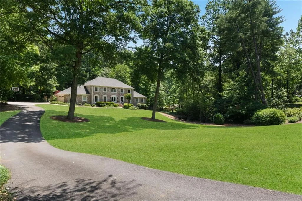 5655 Lake Island Drive, Sandy Springs, Georgia 30327, 6 Bedrooms Bedrooms, ,5 BathroomsBathrooms,Residential,Sold,5655 Lake Island Drive,6727347