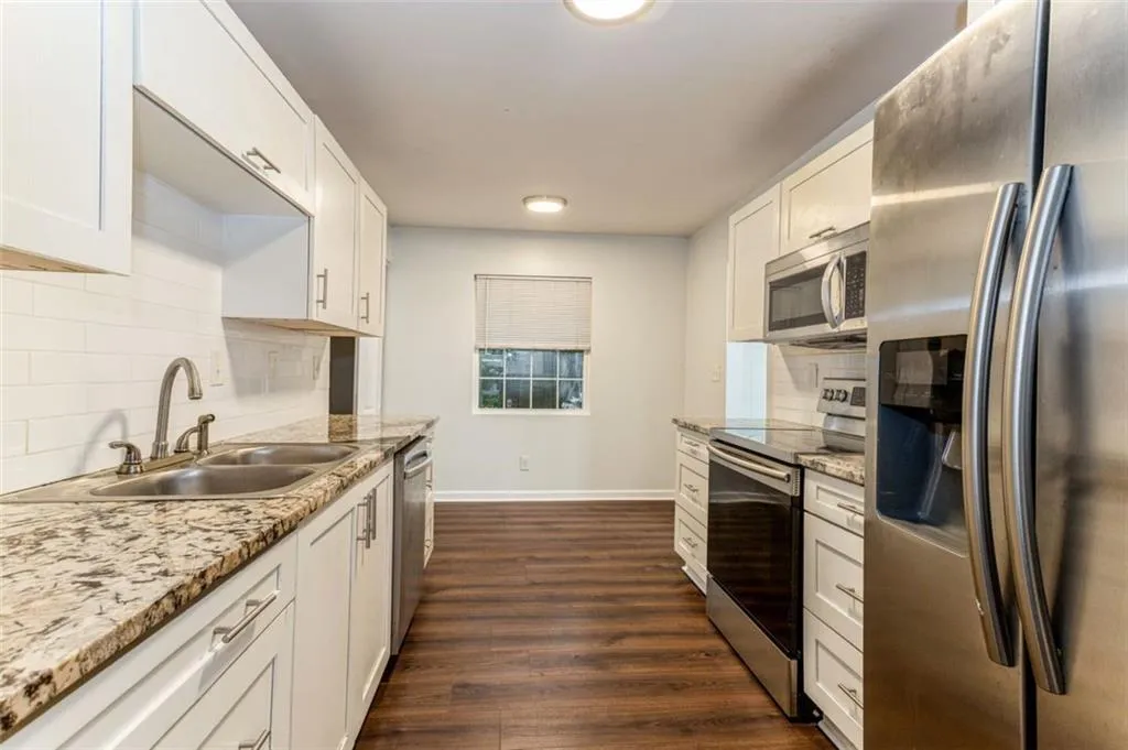 315 Winding River Drive Unit E, Sandy Springs, Georgia 30350, 3 Bedrooms Bedrooms, ,2 BathroomsBathrooms,Residential,Sold,315 Winding River Drive Unit E,7162444