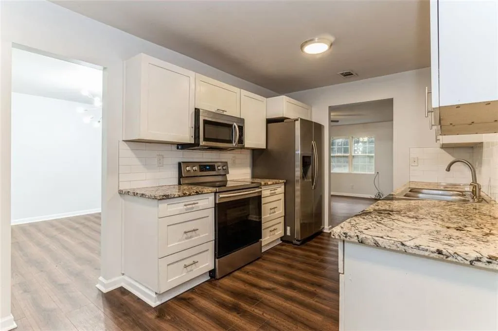 315 Winding River Drive Unit E, Sandy Springs, Georgia 30350, 3 Bedrooms Bedrooms, ,2 BathroomsBathrooms,Residential,Sold,315 Winding River Drive Unit E,7162444