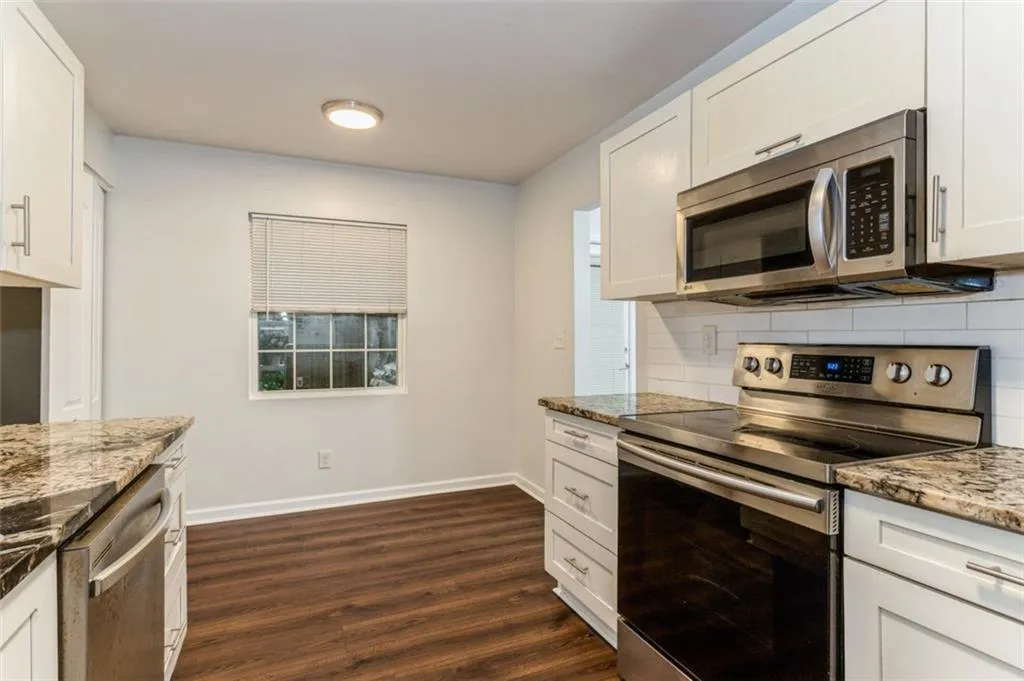 315 Winding River Drive Unit E, Sandy Springs, Georgia 30350, 3 Bedrooms Bedrooms, ,2 BathroomsBathrooms,Residential,Sold,315 Winding River Drive Unit E,7162444