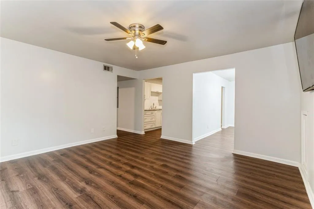 315 Winding River Drive Unit E, Sandy Springs, Georgia 30350, 3 Bedrooms Bedrooms, ,2 BathroomsBathrooms,Residential,Sold,315 Winding River Drive Unit E,7162444