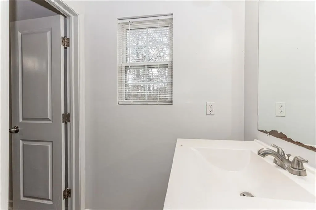 315 Winding River Drive Unit E, Sandy Springs, Georgia 30350, 3 Bedrooms Bedrooms, ,2 BathroomsBathrooms,Residential,Sold,315 Winding River Drive Unit E,7162444