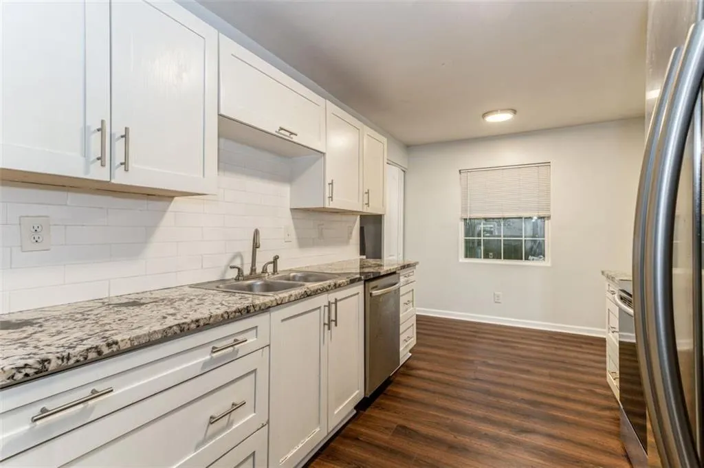 315 Winding River Drive Unit E, Sandy Springs, Georgia 30350, 3 Bedrooms Bedrooms, ,2 BathroomsBathrooms,Residential,Sold,315 Winding River Drive Unit E,7162444