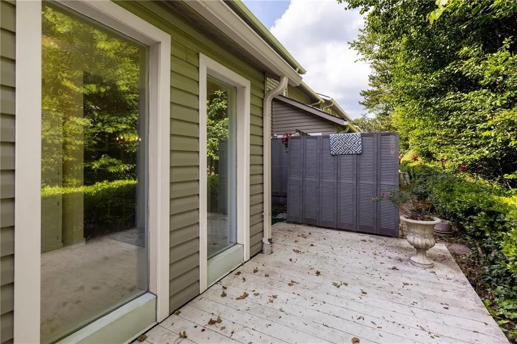 7750 Roswell Road Unit 5f, Sandy Springs, Georgia 30350, 2 Bedrooms Bedrooms, ,1 BathroomBathrooms,Residential,Sold,7750 Roswell Road Unit 5f,7059427