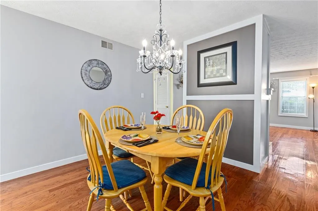 7750 Roswell Road Unit 5f, Sandy Springs, Georgia 30350, 2 Bedrooms Bedrooms, ,1 BathroomBathrooms,Residential,Sold,7750 Roswell Road Unit 5f,7059427