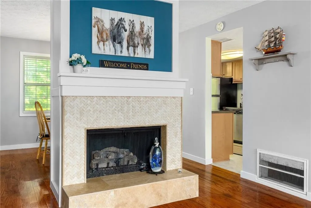 7750 Roswell Road Unit 5f, Sandy Springs, Georgia 30350, 2 Bedrooms Bedrooms, ,1 BathroomBathrooms,Residential,Sold,7750 Roswell Road Unit 5f,7059427