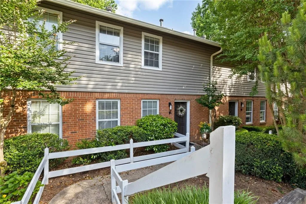 7750 Roswell Road Unit 5f, Sandy Springs, Georgia 30350, 2 Bedrooms Bedrooms, ,1 BathroomBathrooms,Residential,Sold,7750 Roswell Road Unit 5f,7059427