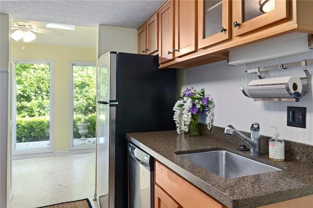 7750 Roswell Road Unit 5f, Sandy Springs, Georgia 30350, 2 Bedrooms Bedrooms, ,1 BathroomBathrooms,Residential,Sold,7750 Roswell Road Unit 5f,7059427