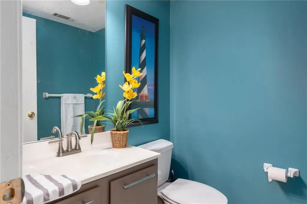 7750 Roswell Road Unit 5f, Sandy Springs, Georgia 30350, 2 Bedrooms Bedrooms, ,1 BathroomBathrooms,Residential,Sold,7750 Roswell Road Unit 5f,7059427