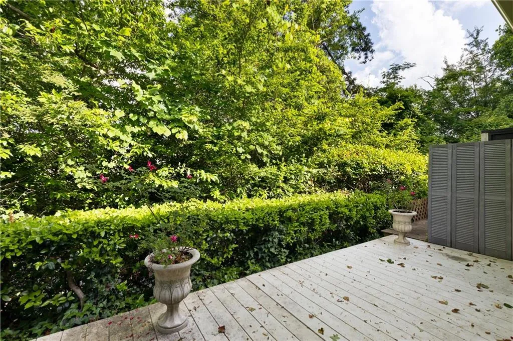 7750 Roswell Road Unit 5f, Sandy Springs, Georgia 30350, 2 Bedrooms Bedrooms, ,1 BathroomBathrooms,Residential,Sold,7750 Roswell Road Unit 5f,7059427