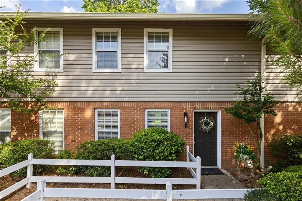 7750 Roswell Road Unit 5f, Sandy Springs, Georgia 30350, 2 Bedrooms Bedrooms, ,1 BathroomBathrooms,Residential,Sold,7750 Roswell Road Unit 5f,7059427