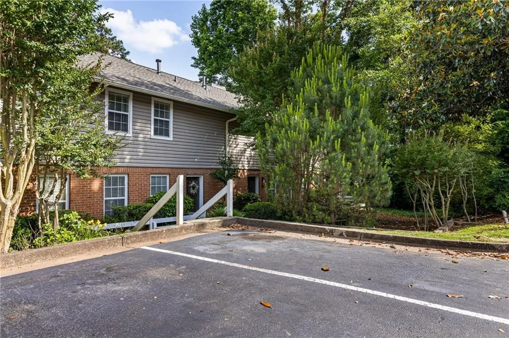 7750 Roswell Road Unit 5f, Sandy Springs, Georgia 30350, 2 Bedrooms Bedrooms, ,1 BathroomBathrooms,Residential,Sold,7750 Roswell Road Unit 5f,7059427