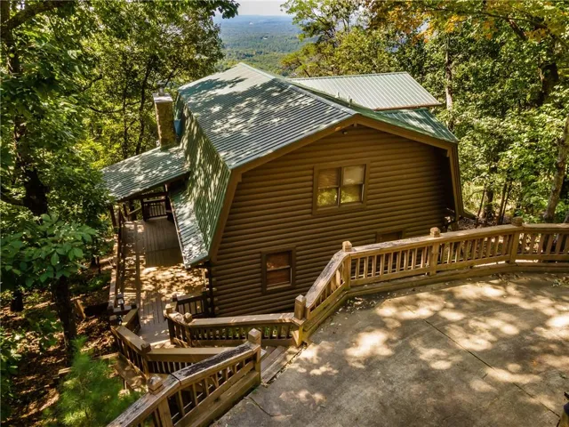 True log home. Dutch Gambrel style.