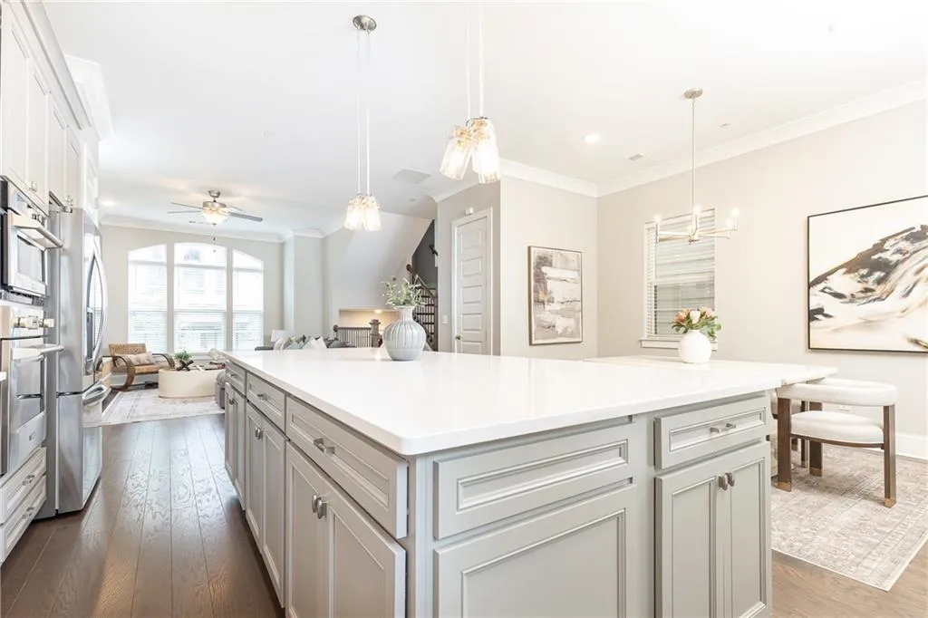 513 Broadview Lane, Atlanta, Georgia 30324, 4 Bedrooms Bedrooms, ,4 BathroomsBathrooms,Residential,For Sale,513 Broadview Lane,7629378