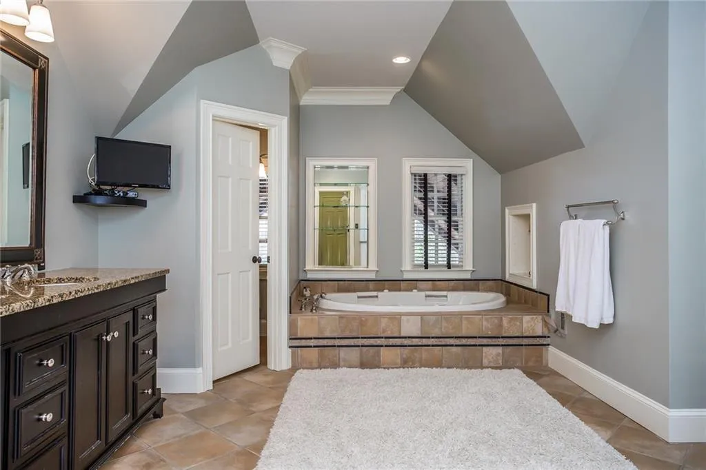 365 Londonberry Road, Sandy Springs, Georgia 30327, 6 Bedrooms Bedrooms, ,6 BathroomsBathrooms,Residential,Sold,365 Londonberry Road,5823900