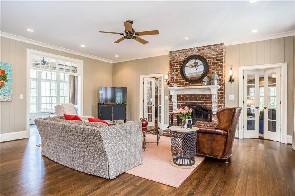 365 Londonberry Road, Sandy Springs, Georgia 30327, 6 Bedrooms Bedrooms, ,6 BathroomsBathrooms,Residential,Sold,365 Londonberry Road,5823900