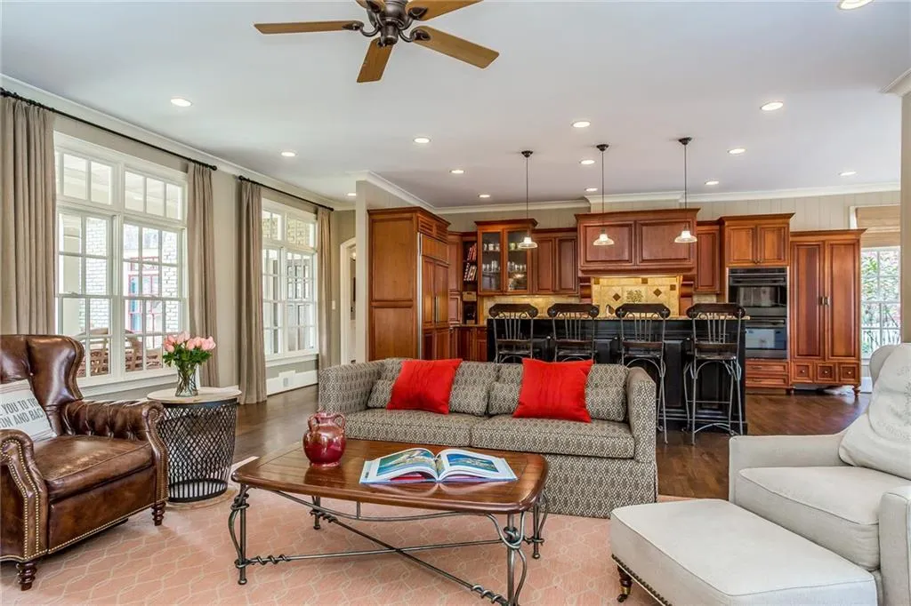 365 Londonberry Road, Sandy Springs, Georgia 30327, 6 Bedrooms Bedrooms, ,6 BathroomsBathrooms,Residential,Sold,365 Londonberry Road,5823900