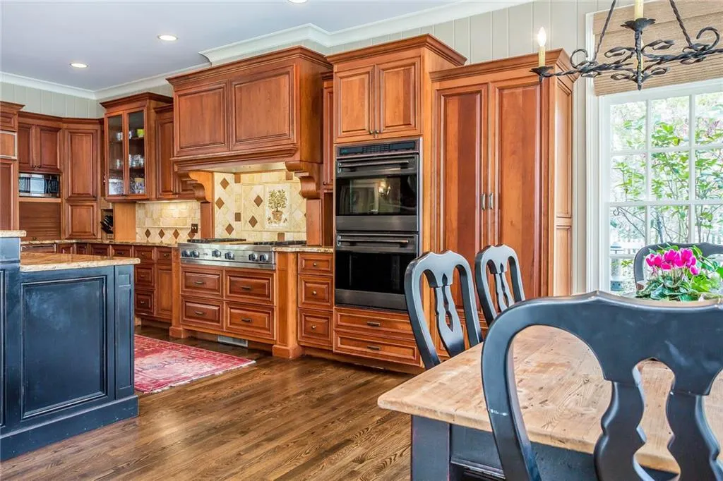 365 Londonberry Road, Sandy Springs, Georgia 30327, 6 Bedrooms Bedrooms, ,6 BathroomsBathrooms,Residential,Sold,365 Londonberry Road,5823900