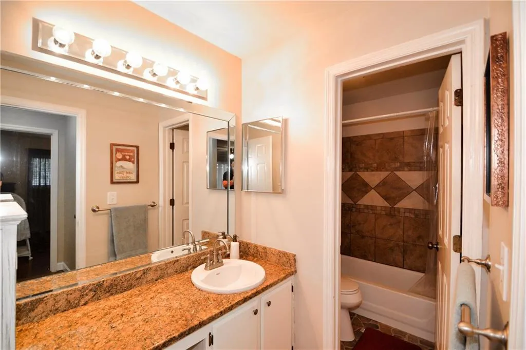 426 Granville Court, Atlanta, Georgia 30328, 2 Bedrooms Bedrooms, ,2 BathroomsBathrooms,Residential,Sold,426 Granville Court,6016807