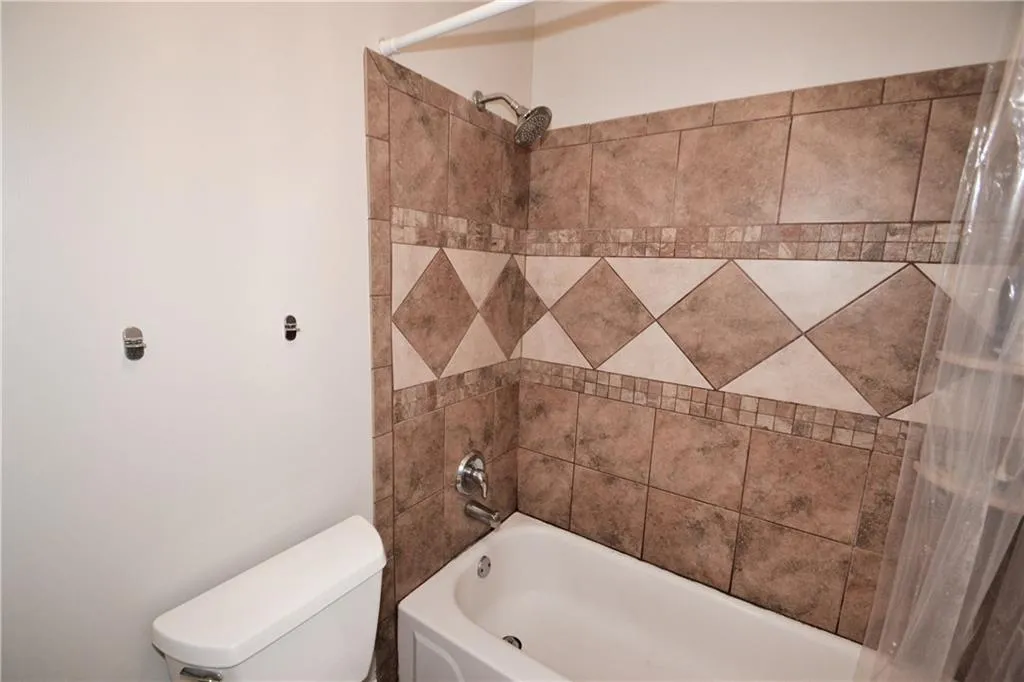 426 Granville Court, Atlanta, Georgia 30328, 2 Bedrooms Bedrooms, ,2 BathroomsBathrooms,Residential,Sold,426 Granville Court,6016807