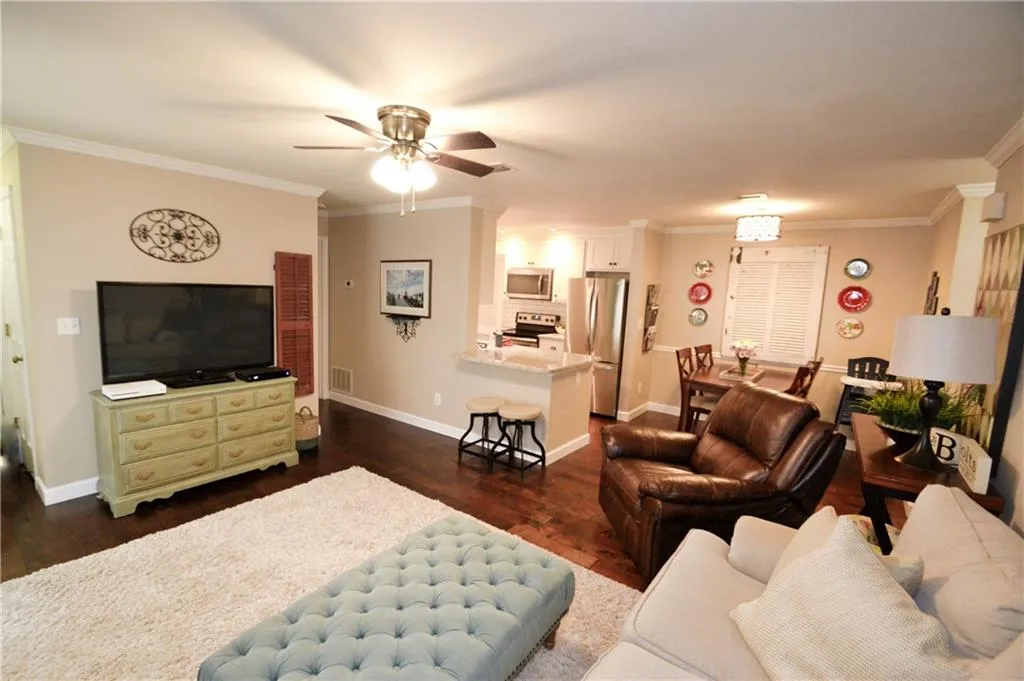 426 Granville Court, Atlanta, Georgia 30328, 2 Bedrooms Bedrooms, ,2 BathroomsBathrooms,Residential,Sold,426 Granville Court,6016807