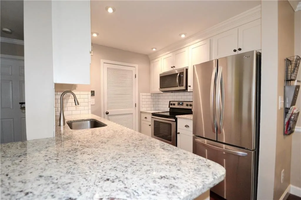 426 Granville Court, Atlanta, Georgia 30328, 2 Bedrooms Bedrooms, ,2 BathroomsBathrooms,Residential,Sold,426 Granville Court,6016807