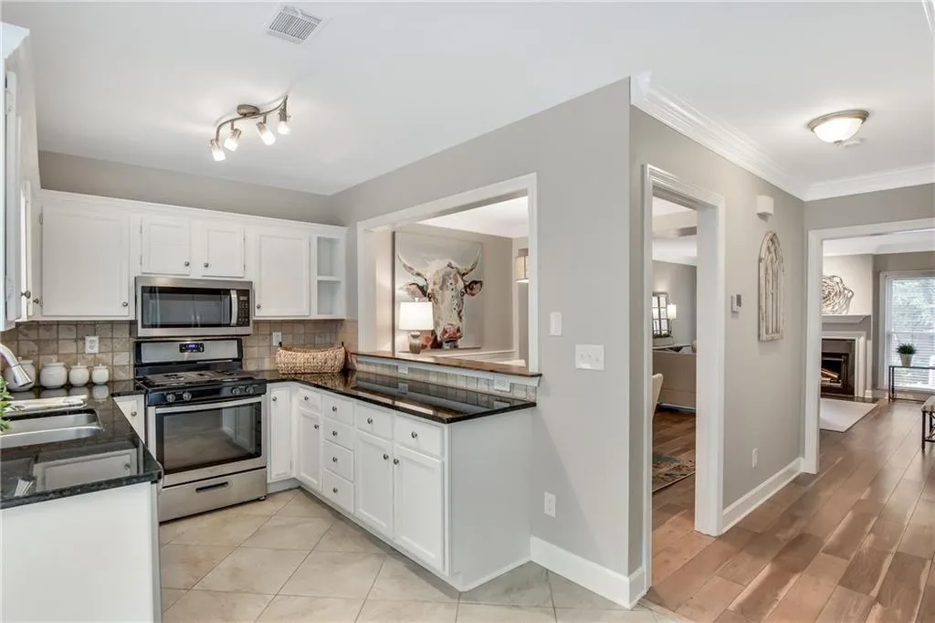 7500 Roswell Road Unit 30, Sandy Springs, Georgia 30350, 2 Bedrooms Bedrooms, ,2 BathroomsBathrooms,Residential,Sold,7500 Roswell Road Unit 30,6596566