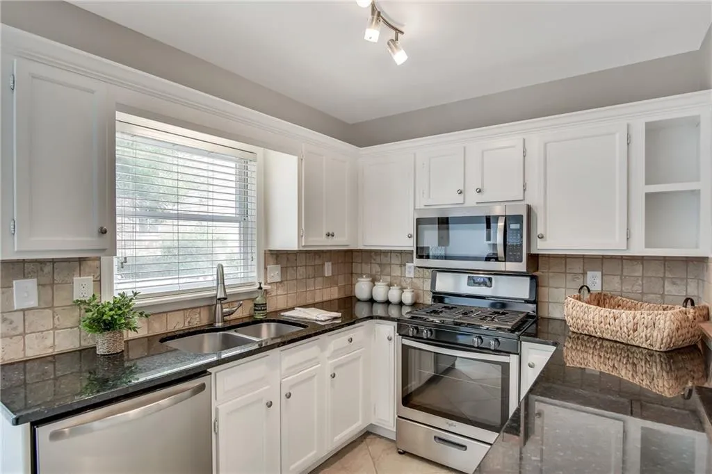 7500 Roswell Road Unit 30, Sandy Springs, Georgia 30350, 2 Bedrooms Bedrooms, ,2 BathroomsBathrooms,Residential,Sold,7500 Roswell Road Unit 30,6596566