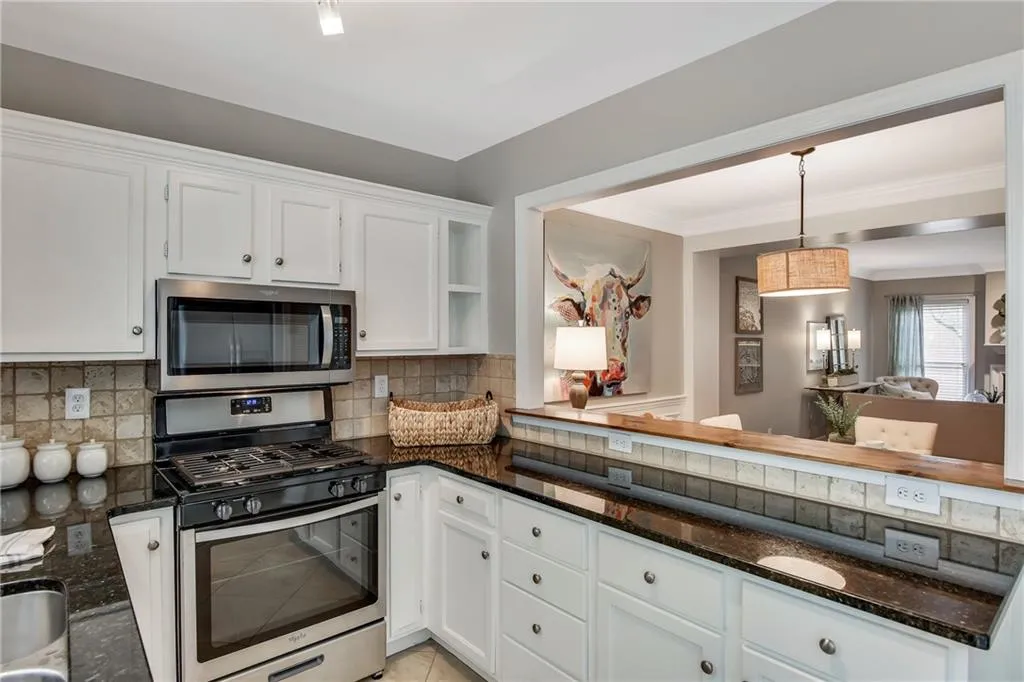 7500 Roswell Road Unit 30, Sandy Springs, Georgia 30350, 2 Bedrooms Bedrooms, ,2 BathroomsBathrooms,Residential,Sold,7500 Roswell Road Unit 30,6596566