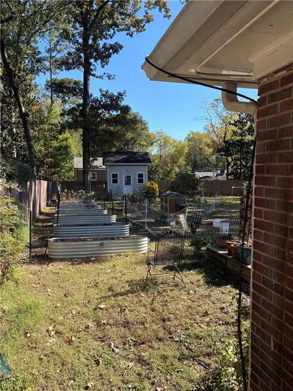 View of yard with an outbuilding