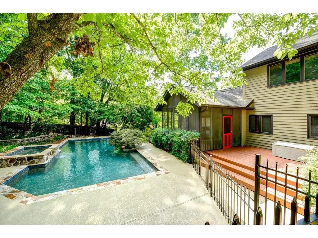 75 Mountain Creek Trace, Sandy Springs, Georgia 30328, 5 Bedrooms Bedrooms, ,4 BathroomsBathrooms,Residential,Sold,75 Mountain Creek Trace,5805669