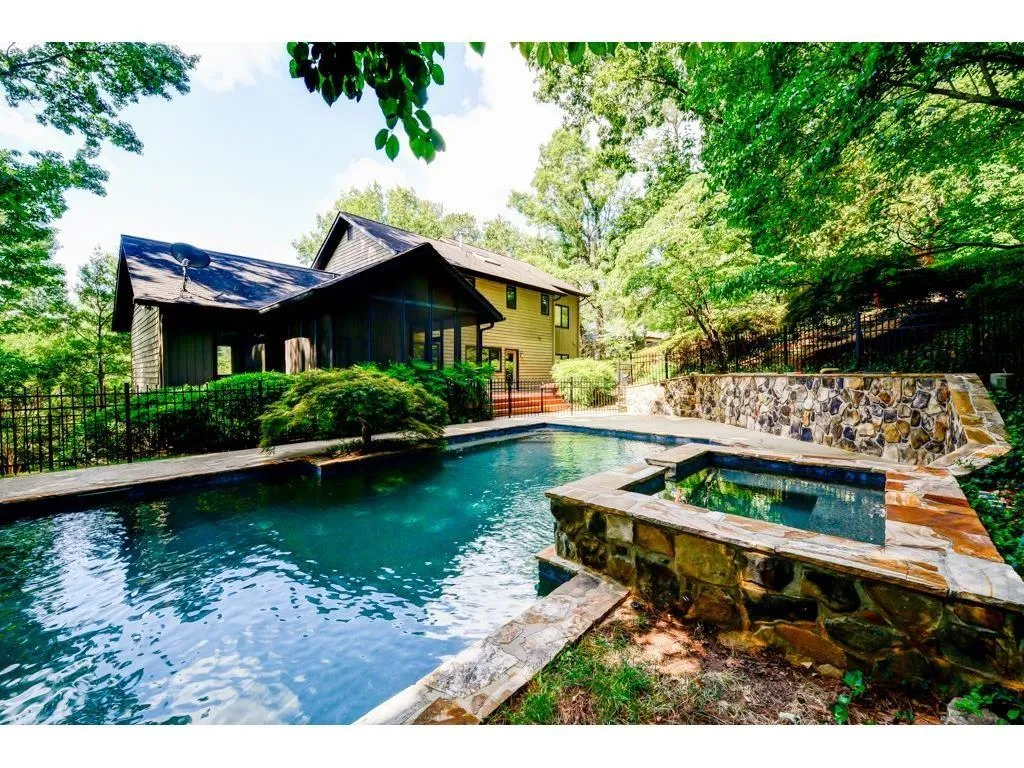 75 Mountain Creek Trace, Sandy Springs, Georgia 30328, 5 Bedrooms Bedrooms, ,4 BathroomsBathrooms,Residential,Sold,75 Mountain Creek Trace,5805669