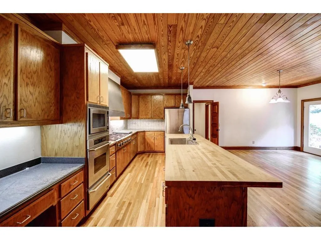 75 Mountain Creek Trace, Sandy Springs, Georgia 30328, 5 Bedrooms Bedrooms, ,4 BathroomsBathrooms,Residential,Sold,75 Mountain Creek Trace,5805669