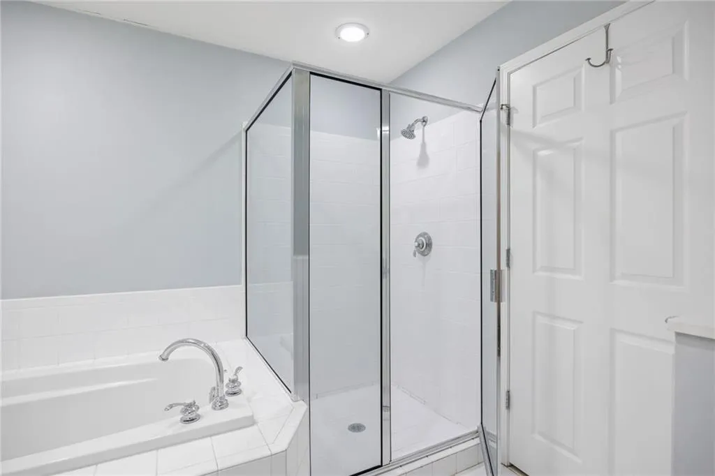 50 Biscayne Drive Nw Unit 2111, Atlanta, Georgia 30309, 2 Bedrooms Bedrooms, ,2 BathroomsBathrooms,Residential,For Sale,50 Biscayne Drive Nw Unit 2111,7531920 50 Biscayne Drive Nw Unit 2111, Atlanta, Georgia 30309, 2 Bedrooms Bedrooms, ,2 BathroomsBathrooms,Residential,For Sale,50 Biscayne Drive Nw Unit 2111,7531920