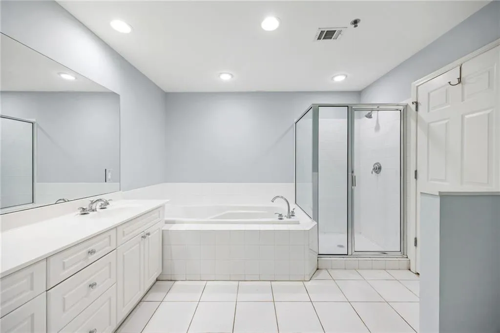 50 Biscayne Drive Nw Unit 2111, Atlanta, Georgia 30309, 2 Bedrooms Bedrooms, ,2 BathroomsBathrooms,Residential,For Sale,50 Biscayne Drive Nw Unit 2111,7531920 50 Biscayne Drive Nw Unit 2111, Atlanta, Georgia 30309, 2 Bedrooms Bedrooms, ,2 BathroomsBathrooms,Residential,For Sale,50 Biscayne Drive Nw Unit 2111,7531920